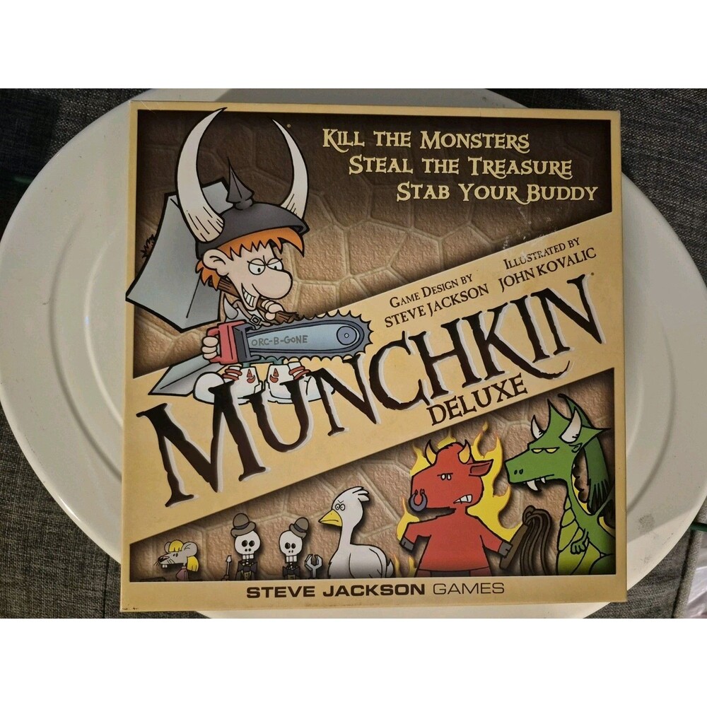 Steve Jackson Games Munchkin Deluxe Board Game - 100% Complete + expansion 2+3